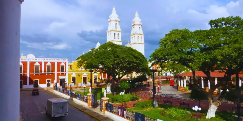 el parque principal de campeche un tesoro histórico y cultural