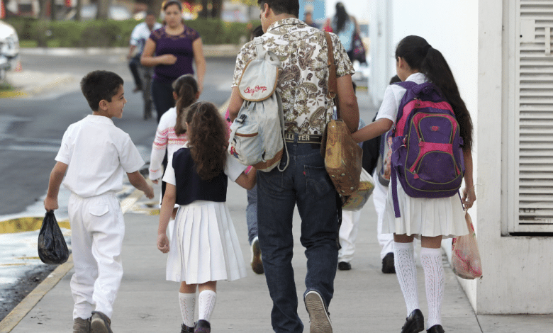 Más de 270 mil estudiantes regresan a clases tras vacaciones decembrinas