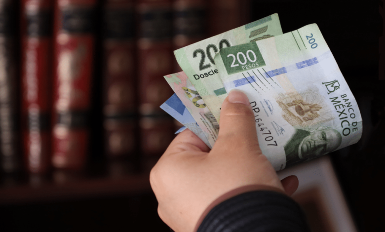 ¿Cuánto dinero puedes guardar en tu tarjeta de débito sin que el SAT te investigue?