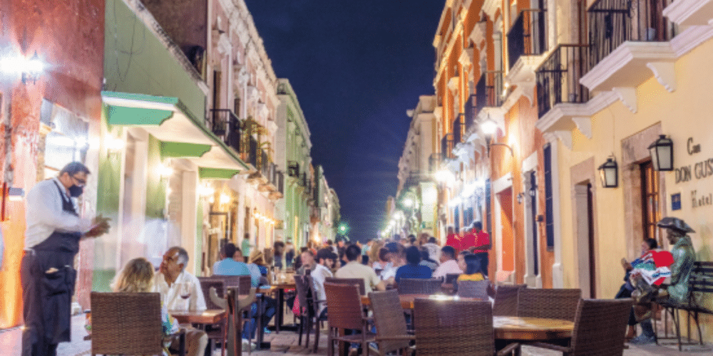 Calle 59 de Campeche Historia viva entre murallas, leyendas y vida nocturna