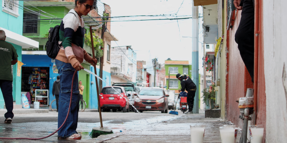 Carmen, la madre que salvó a su hijo durante la tragedia en Irapuato (Foto por REUTERSJuan Moreno)