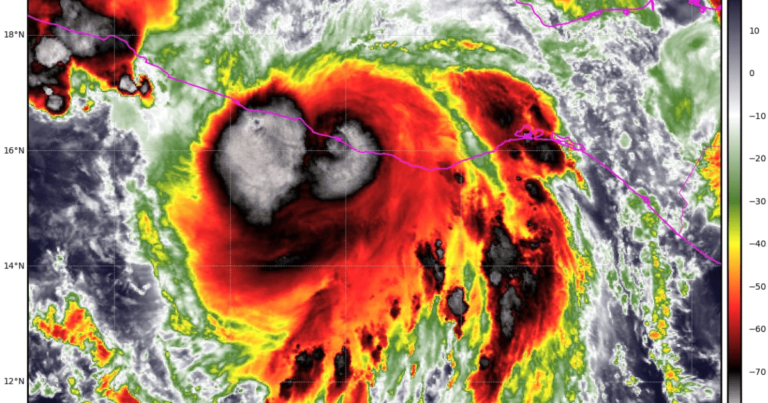 Impacta huracán Erick en las costas de Oaxaca