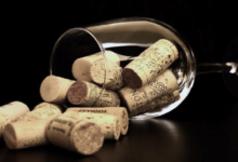 Para qué sirve meter un corcho de vino en el refrigerador