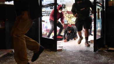 Vandalizan tiendas en Los Ángeles y se llevan iPhones, laptops, y joyería. (Foto de internet)