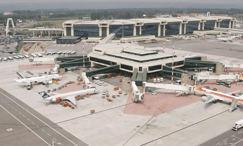 Un hombre perdió la vida tras irrumpir en la pista del aeropuerto de Milán Bérgamo y ser absorbido por el motor de una aeronave que se preparaba para despegar con rumbo a España. Las autoridades italianas investigan cómo logró acceder a una zona restringida.