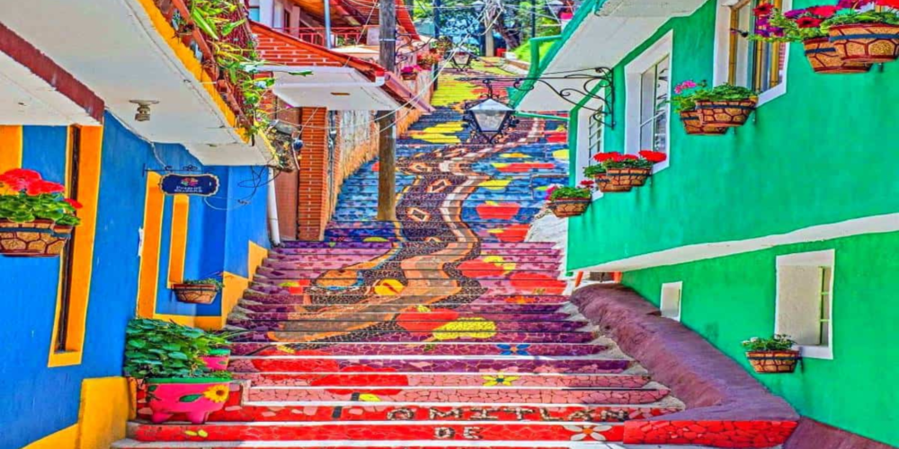 El Gran Mosaico de Omitlán arte, leyenda y color en los escalones de La Gloria