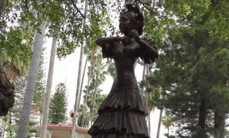 Escultor defiende estatua de Florinda Meza ante críticas de fans de Chespirito