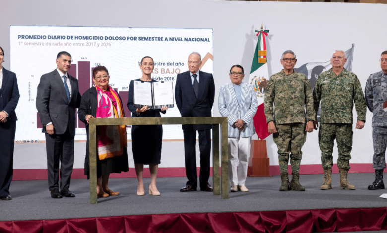 Se trata de un proyecto de Decreto para reformar el inciso a) fracción XXI de la Constitución Política con el objetivo de que el Congreso de la Unión expida una Ley General contra la Extorsión que permita perseguir de oficio dicho delito