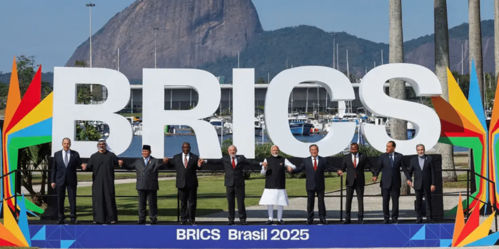 La primera cumbre ampliada de los BRICS en Río de Janeiro se inaugura con un firme discurso de Lula da Silva, quien condena la situación en Gaza, exige una reforma urgente en la ONU y cuestiona las políticas arancelarias de Donald Trump.