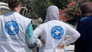 Más de 100 ONG acusan a Israel de impedir la entrada de ayuda vital a Gaza desde marzo, dejando millones en alimentos y medicinas varados mientras la crisis humanitaria se agrava.