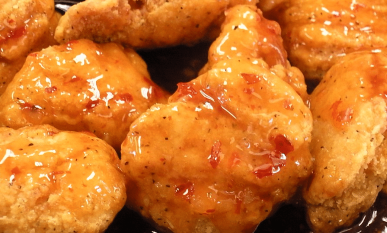 Los boneless de pollo se han convertido en una de las botanas favoritas para reuniones y partidos. Con estas tres recetas de salsas caseras, fáciles y rápidas, podrás disfrutar de un platillo lleno de sabor sin complicaciones.