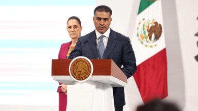 La Presidenta de México resaltó que la disminución es producto de la implementación de los 4 ejes de la Estrategia Nacional de Seguridad: Atención a las causas; consolidación de la Guardia Nacional; fortalecimiento de la inteligencia e investigación y coordinación entre las instituciones de seguridad