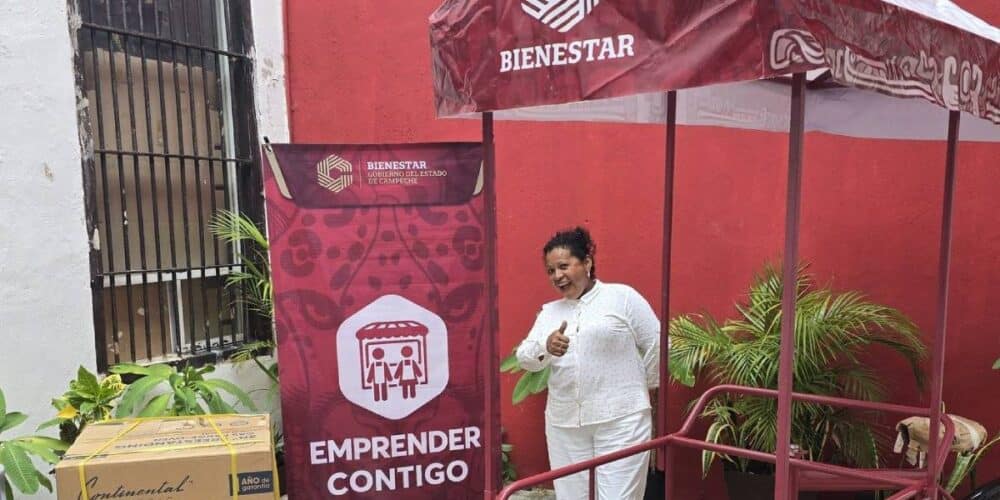 Entregan en la capital de Campeche apoyos del programa Emprender Contigo