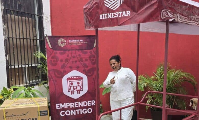 Entregan en la capital de Campeche apoyos del programa Emprender Contigo