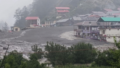 Equipos de rescate continúan buscando a más de un centenar de personas desaparecidas tras una mortal avalancha de agua y lodo que arrasó la aldea de Dharali, en el norte de la India.