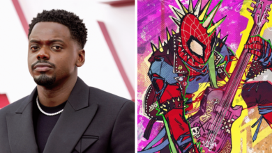 El universo animado de Spider-Verse sigue expandiéndose. Sony Pictures ha dado luz verde a Spider-Punk, un spin-off centrado en Hobie Brown, el Spider-Man anarquista que cautivó al público en Across the Spider-Verse.