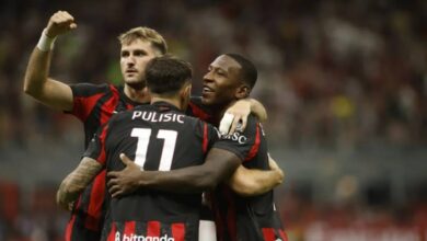 Santi Giménez inicia temporada con asistencia y el Milán avanza en Coppa Italia