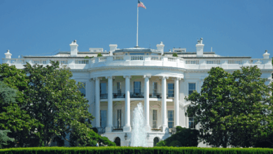 La Oficina de Administración y Presupuesto (OMB) instruyó a las agencias federales a preparar recortes de personal en caso de que el Congreso no apruebe la financiación antes del 30 de septiembre, lo que intensifica la disputa entre la administración Trump y los demócratas.