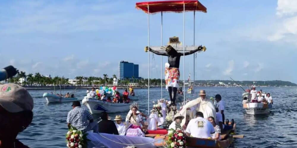 Celebran en Campeche el Paseo por el Mar del Cristo Negro