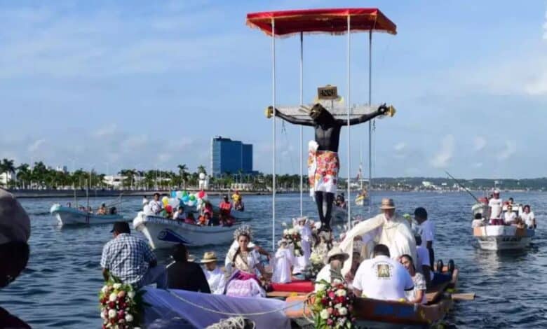 Celebran en Campeche el Paseo por el Mar del Cristo Negro