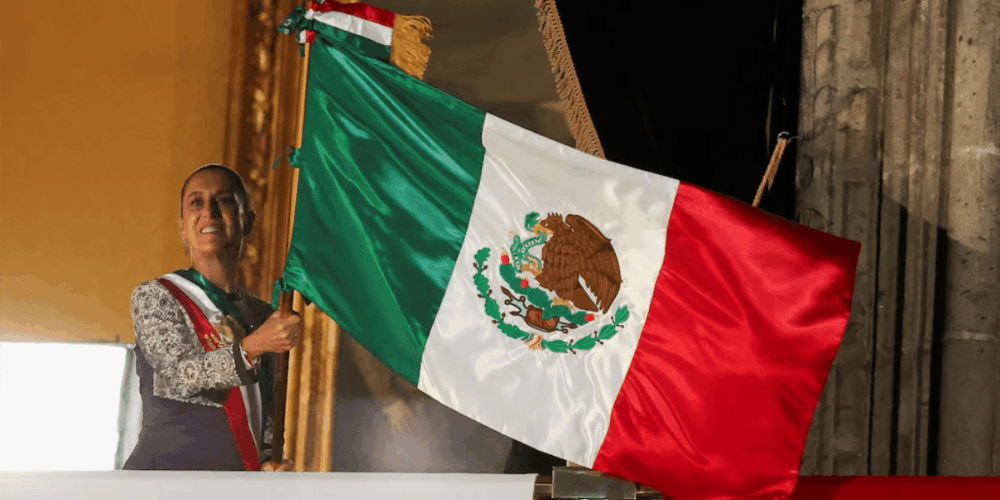 Claudia Sheinbaum rinde su primer Grito de Independencia con énfasis en mujeres y en Josefa Ortiz Téllez-Girón