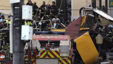 El histórico elevador de la Gloria en Lisboa sufrió un descarrilamiento que dejó 16 muertos y 23 heridos. Las autoridades investigan las causas mientras la ciudad declara luto oficial.