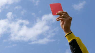 Escándalo en la liga rumana patada en los genitales desata polémica arbitral