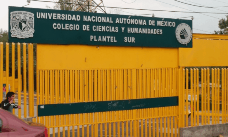 Un estudiante del Colegio de Ciencias y Humanidades (CCH) Plantel Sur de la UNAM fue asesinado luego de ser atacado con una navaja por un agresor encapuchado.