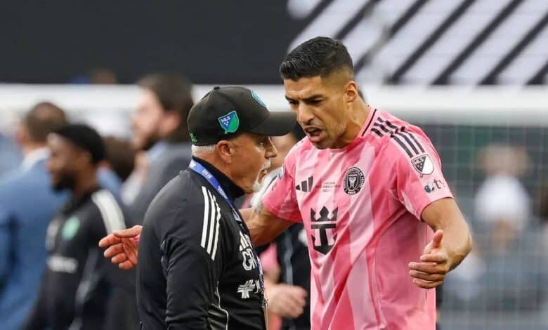 MLS castiga a Luis Suárez por escupitajo