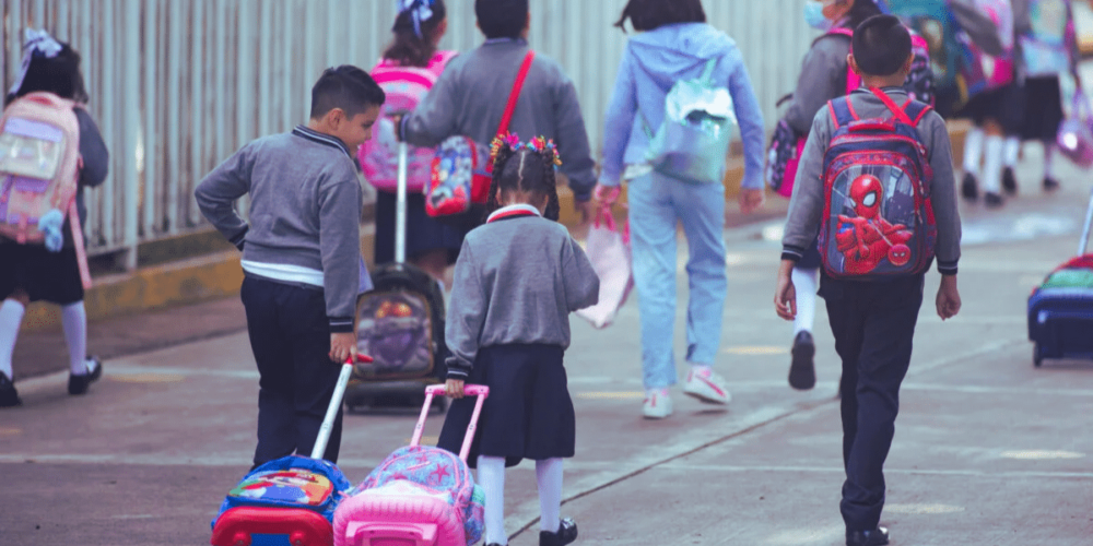 Más de 23 millones de estudiantes regresan a clases en México