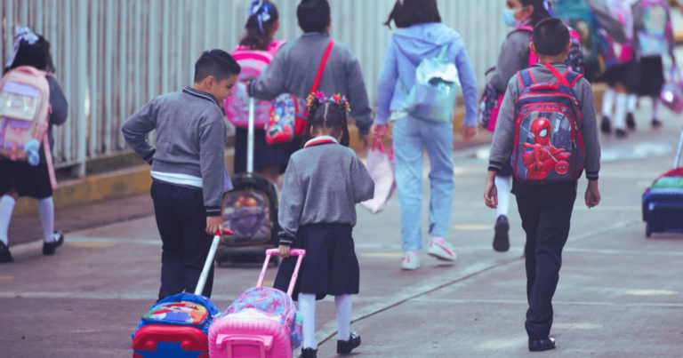 Más de 23 millones de estudiantes regresan a clases en México
