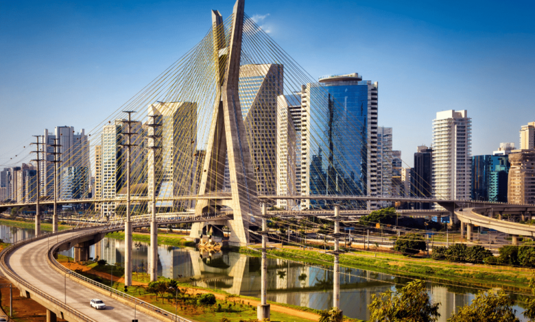 Desde la modernidad de São Paulo hasta la mística de la Amazonía, Brasil invita a descubrir su diversidad más allá de sus icónicas playas cariocas.