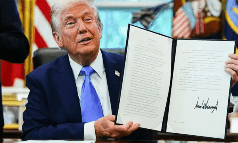 El gobierno de Donald Trump firmó una orden que exige un pago de 100 mil dólares para nuevas solicitudes de visa H-1B, principalmente las destinadas a trabajadores extranjeros calificados.