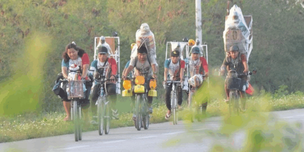 Antorchistas de fe cruzan Hopelchén rumbo a la Morenita del Tepeyac