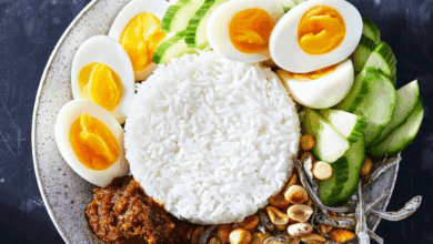 Arroz cremoso con historia Nasi Lemak, el platillo nacional de Malasia que conquistó al mundo (Foto por Julia Gartland)