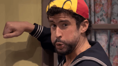 Bad Bunny causa sensación al interpretar a “Quico” en Saturday Night Live