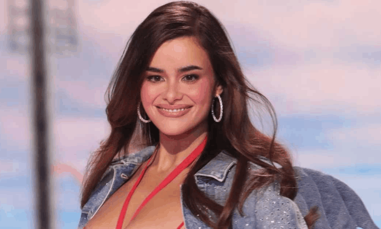 #Entretenimiento | 😲📸La joven actriz estadounidense de 29 años de edad divide opiniones por su aparición en el afamado desfile. Barbie Ferreira en el Victoria's Secret Fashion Show divide opiniones (2)