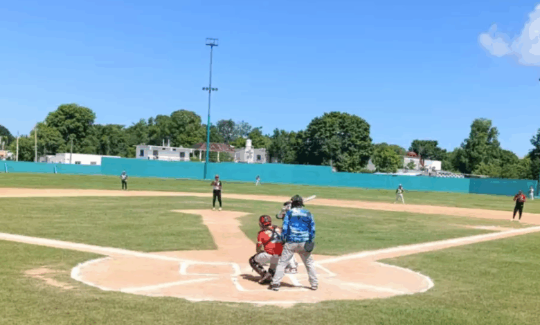 Cardenales de Chekubul dominan doble cartelera ante Delfines de Sabancuy