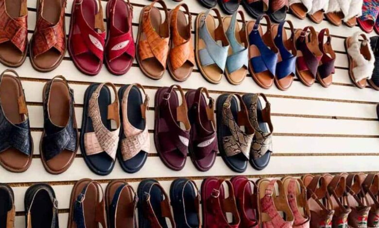 Clausuran negocio en Oaxaca por vender huaraches de piel de avestruz