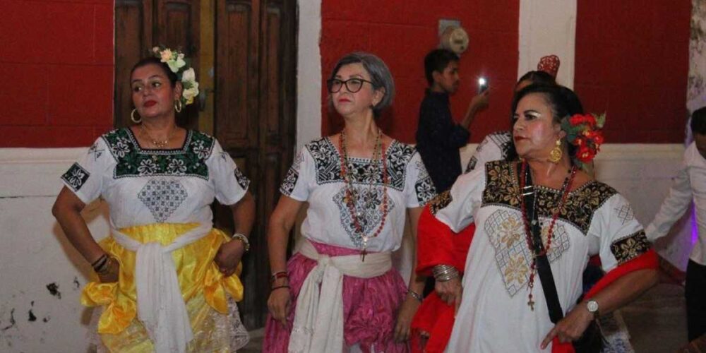 Colorido desfile de la Campechanidad en Ciudad del Carmen