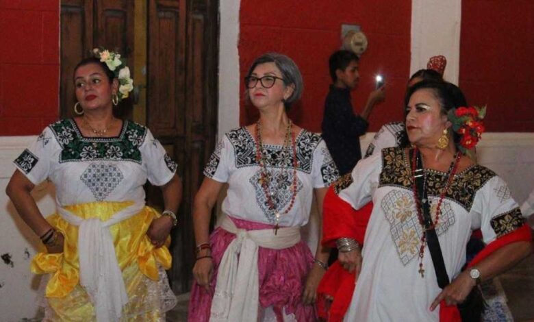 Colorido desfile de la Campechanidad en Ciudad del Carmen