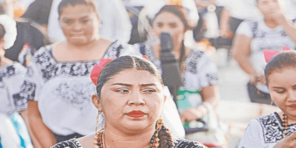 Con entusiasmo clausuran el “Mes de la Campechanía” en Hopelchén con desfile y festival cultural