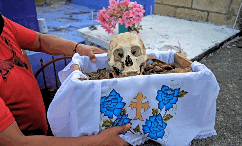 De Pomuch a Indonesia ritos globales que desentierran a sus muertos para convivir con ellos