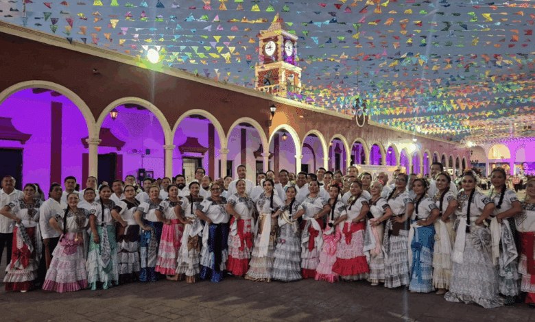Desfile, música y tradición brillan en el cierre del Mes de la Campechanidad 2025 en Champotón