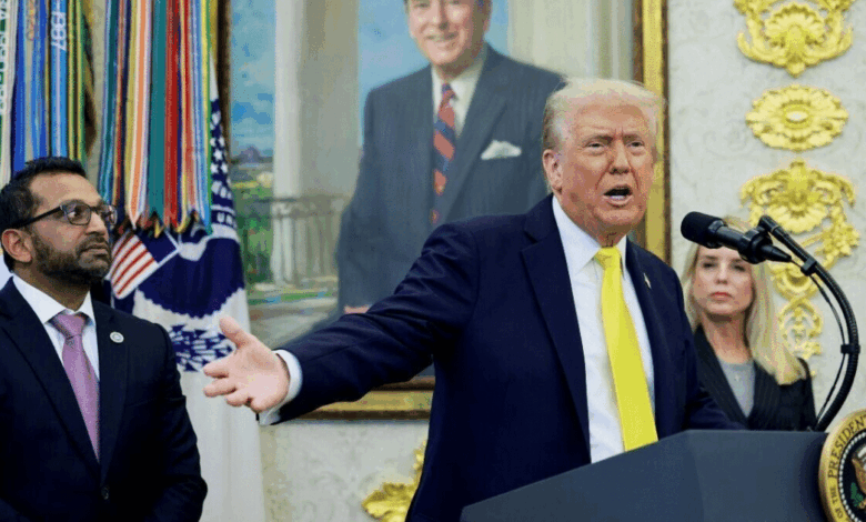 En una entrevista con Fox Business Network, el presidente Donald Trump afirmó que los altos aranceles aplicados o amenazados contra China —que alcanzan hasta el 157 %— “no son sostenibles” para la economía estadounidense