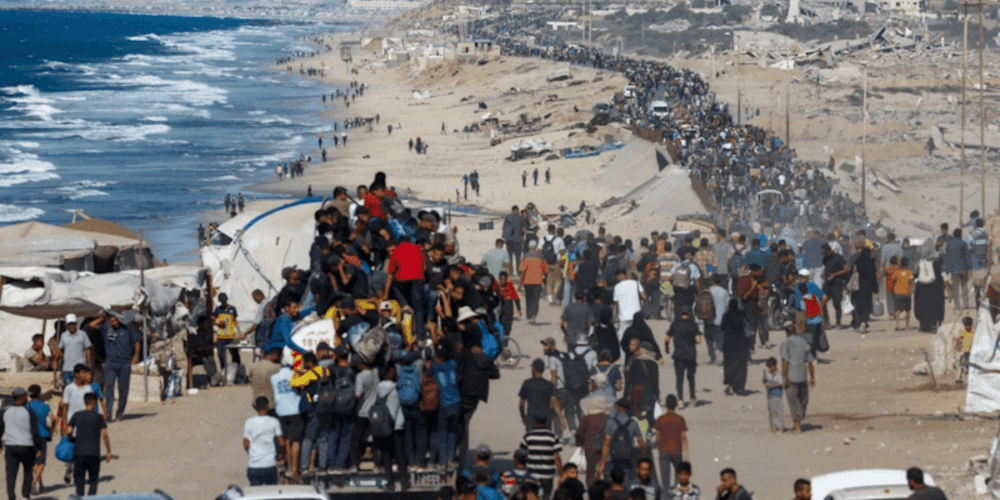 El alto el fuego entre Israel y Hamás entró en vigor oficialmente este viernes 10 de octubre de 2025, a las 12:00, hora local. En un paso crucial de la primera fase de un amplio acuerdo de paz mediado por Estados Unidos, el Ejército israelí (FDI) completó su repliegue parcial a las líneas de despliegue acordadas dentro de la Franja.