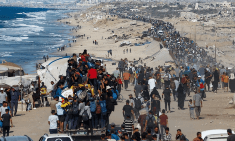 El alto el fuego entre Israel y Hamás entró en vigor oficialmente este viernes 10 de octubre de 2025, a las 12:00, hora local. En un paso crucial de la primera fase de un amplio acuerdo de paz mediado por Estados Unidos, el Ejército israelí (FDI) completó su repliegue parcial a las líneas de despliegue acordadas dentro de la Franja.