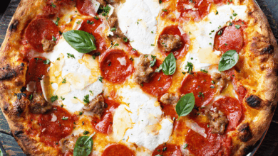 La pizza, uno de los platillos más emblemáticos de Italia, nació en Nápoles como una comida sencilla de la clase trabajadora y hoy es un ícono global.