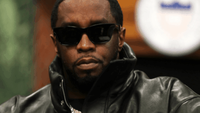 El magnate del hip-hop Sean “Diddy” Combs fue condenado este viernes a cuatro años de prisión y una multa de medio millón de dólares por transportar personas para prostitución, incluyendo a novias y trabajadores sexuales masculinos, en un juicio que incluyó relatos de violencia sexual y física.