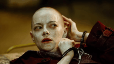 Yorgos Lanthimos vuelve a sacudir al cine mundial con Bugonia, una comedia de ciencia ficción que exigirá a los asistentes del preestreno afeitarse la cabeza como parte de la experiencia inmersiva.